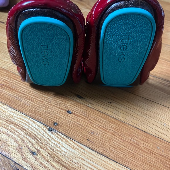 Tieks by Gavrieli Ruby Red Patent Leather Flats size 9 - Picture 3 of 16